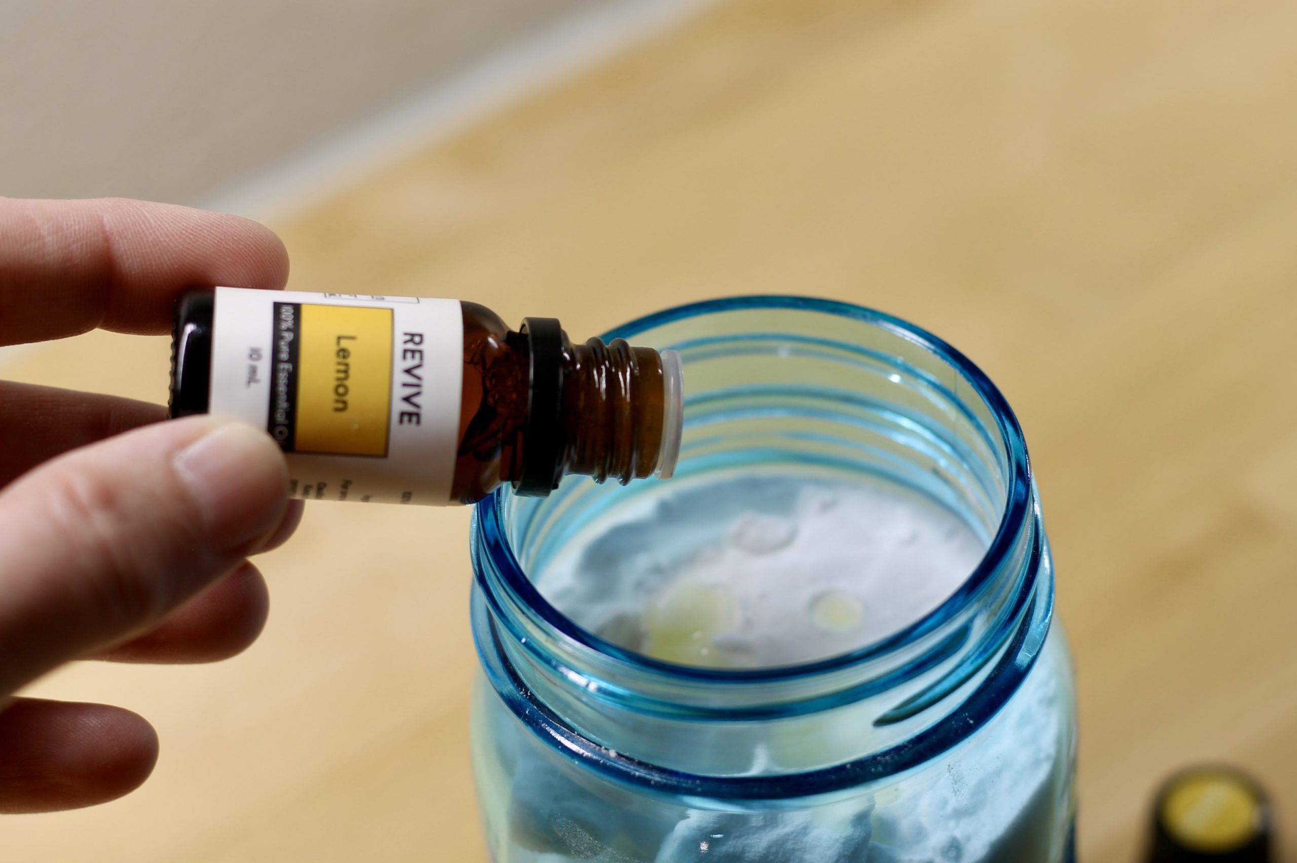 12 DIY 3-Ingredient Tub and Tile Cleaner Recipes Image