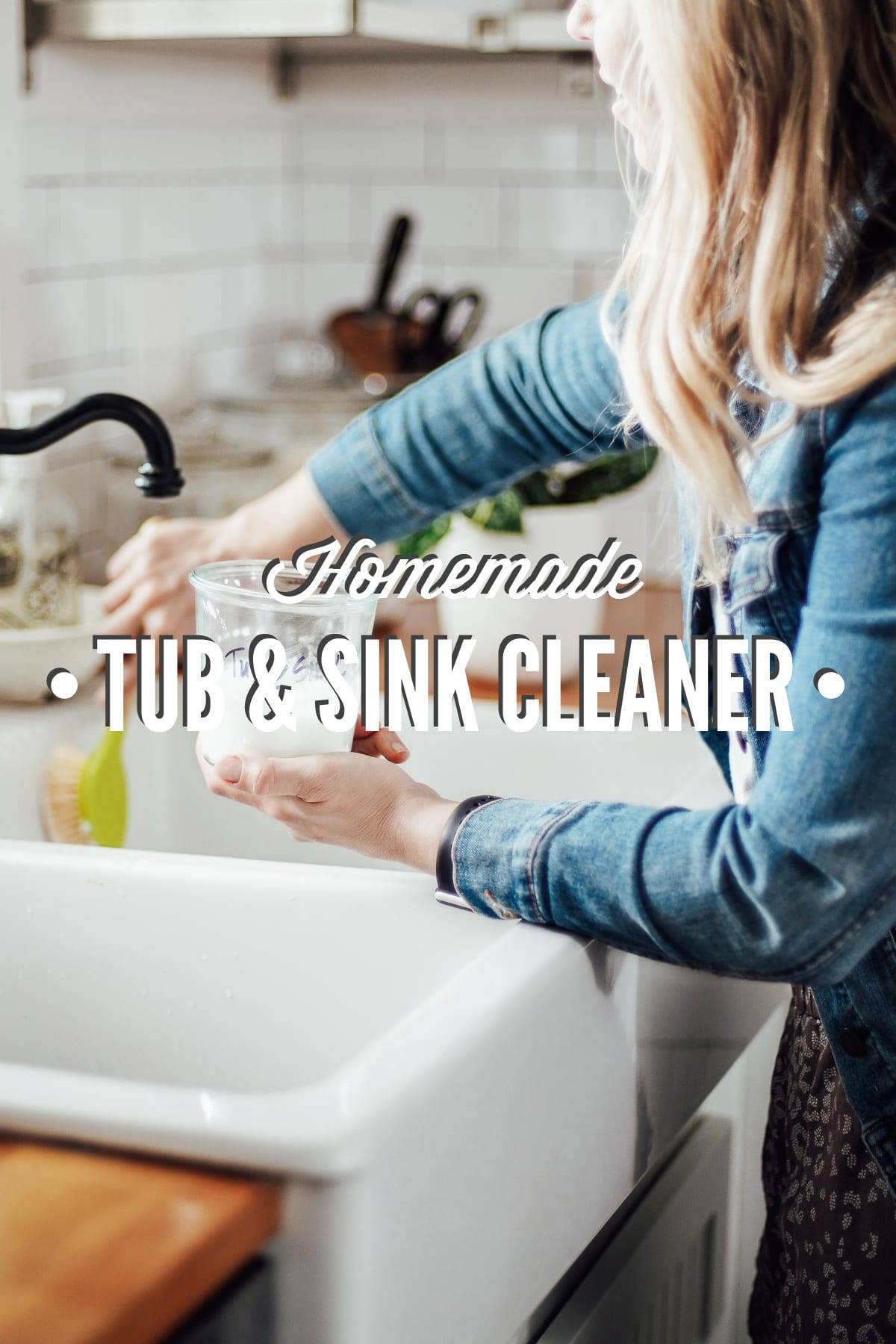 12 DIY 3-Ingredient Tub and Tile Cleaner Recipes Image