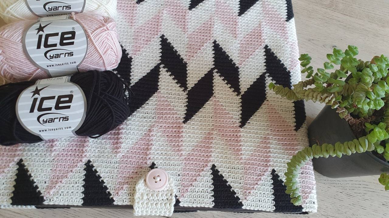 28 Crochet Laptop Case Patterns Image