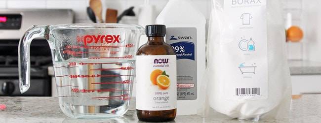 12 DIY 3-Ingredient Tub and Tile Cleaner Recipes Image