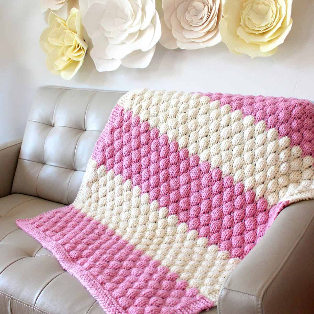33 DIY Hand Knit Baby Blankets Image