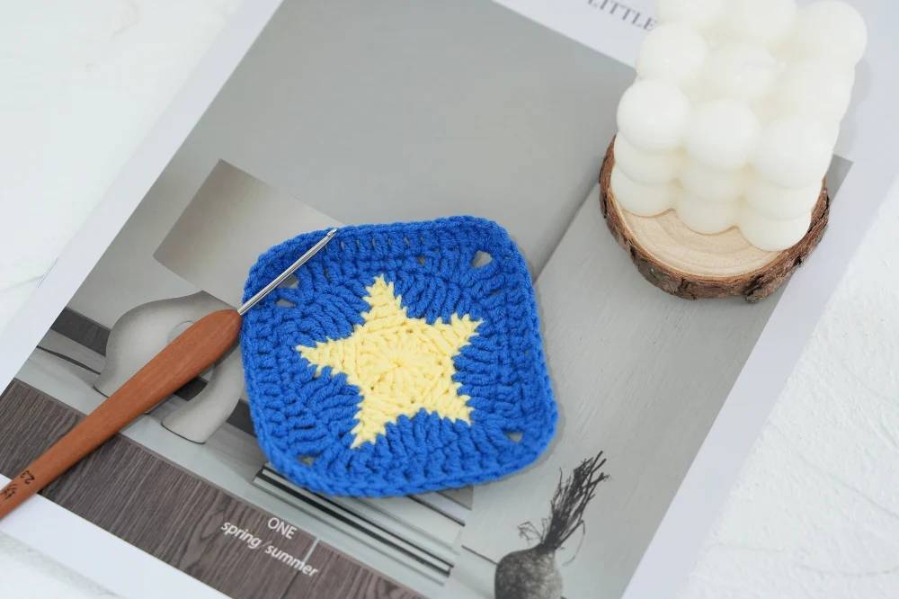 30 Crochet Granny Square Star Patterns Image
