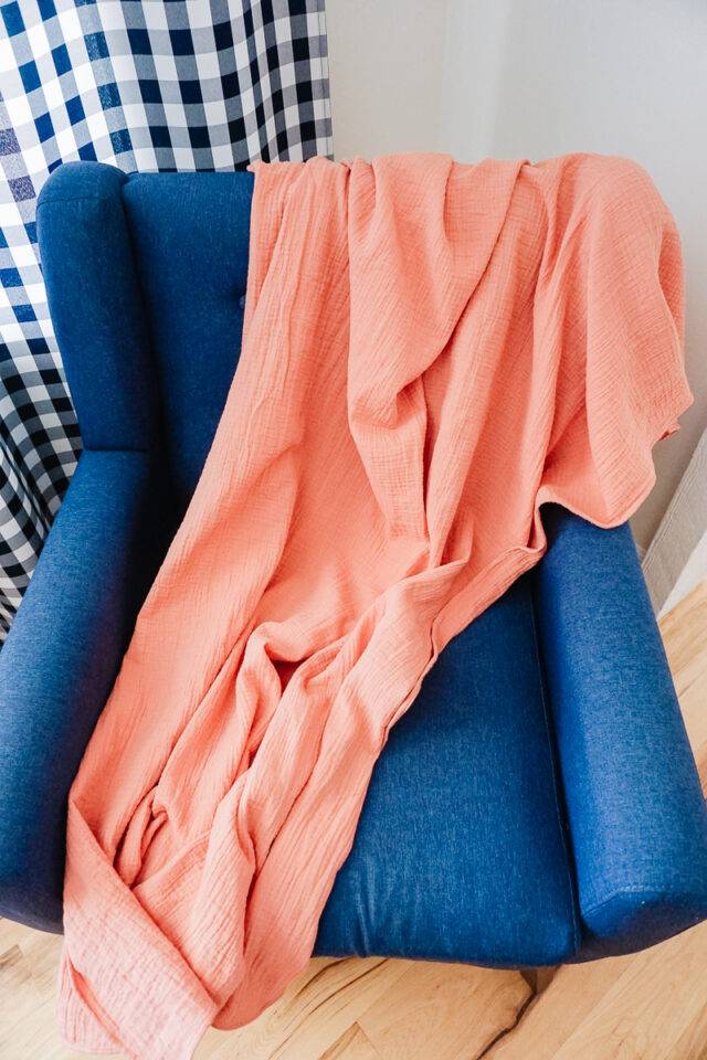33 DIY Gauze Baby Blankets Image
