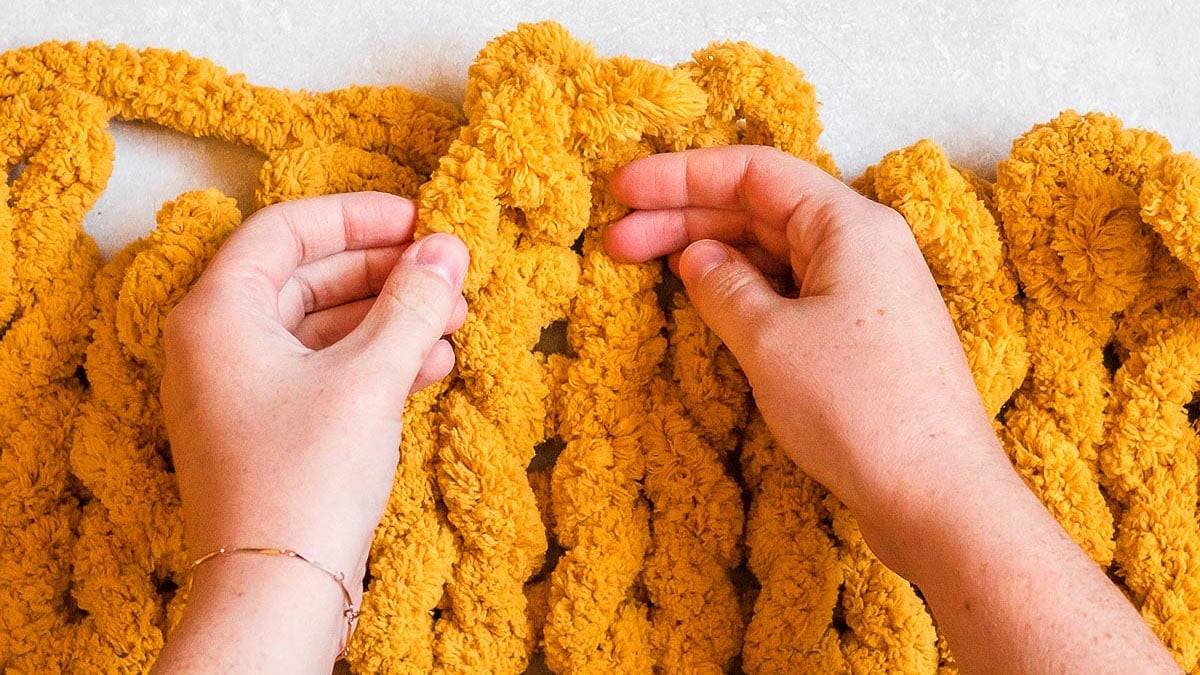 33 DIY Hand Knit Baby Blankets Image
