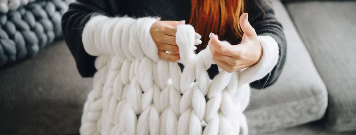 33 DIY Hand Knit Baby Blankets Image