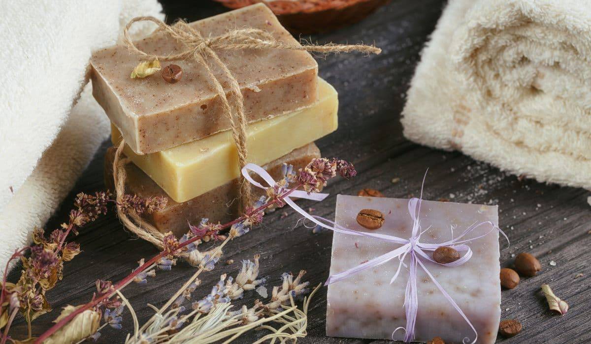 33 Melt and Pour Soap Recipes Image