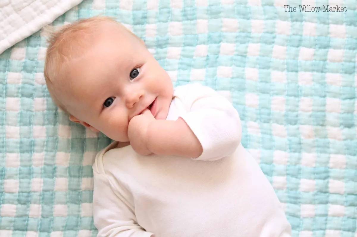 33 DIY Gauze Baby Blankets Image