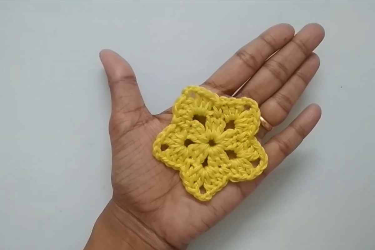 30 Crochet Granny Square Star Patterns Image