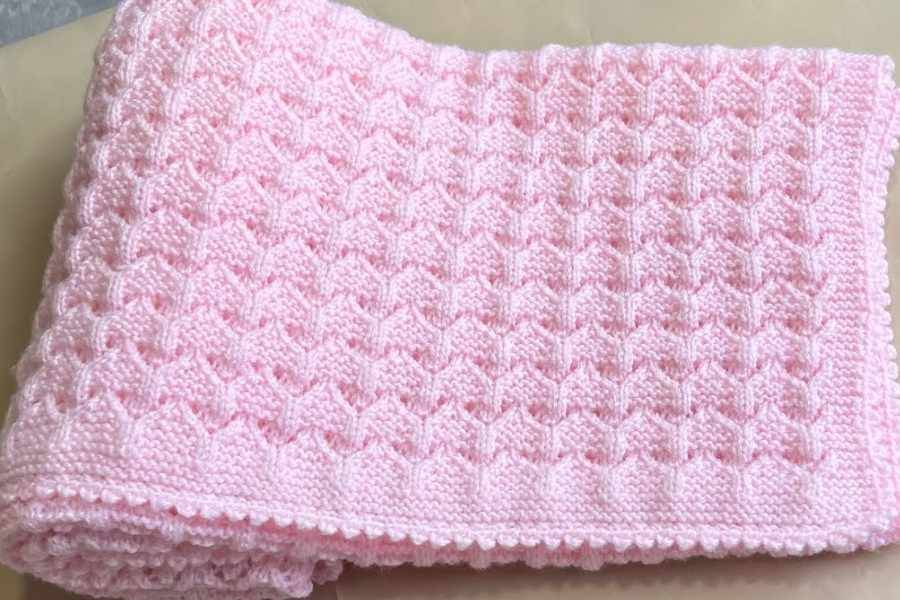 33 DIY Hand Knit Baby Blankets Image