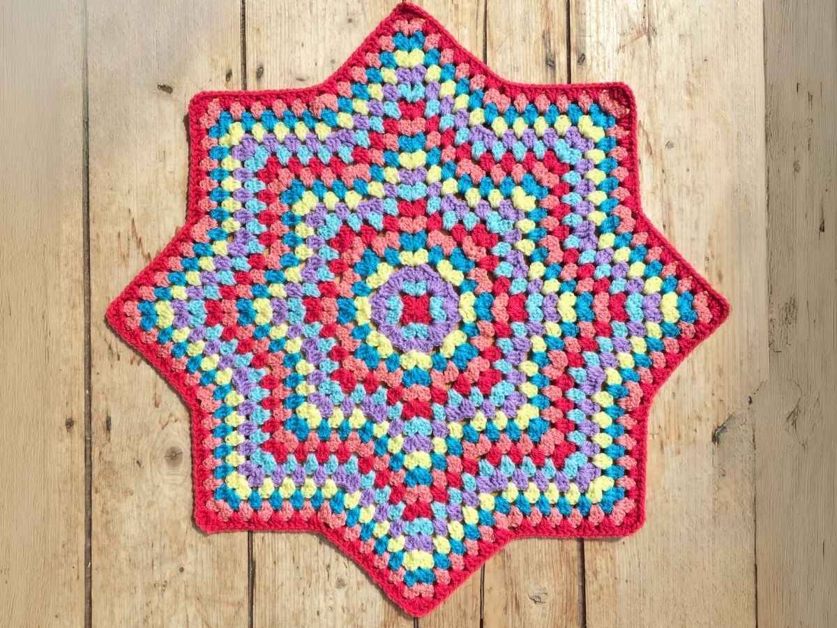 30 Crochet Granny Square Star Patterns Image